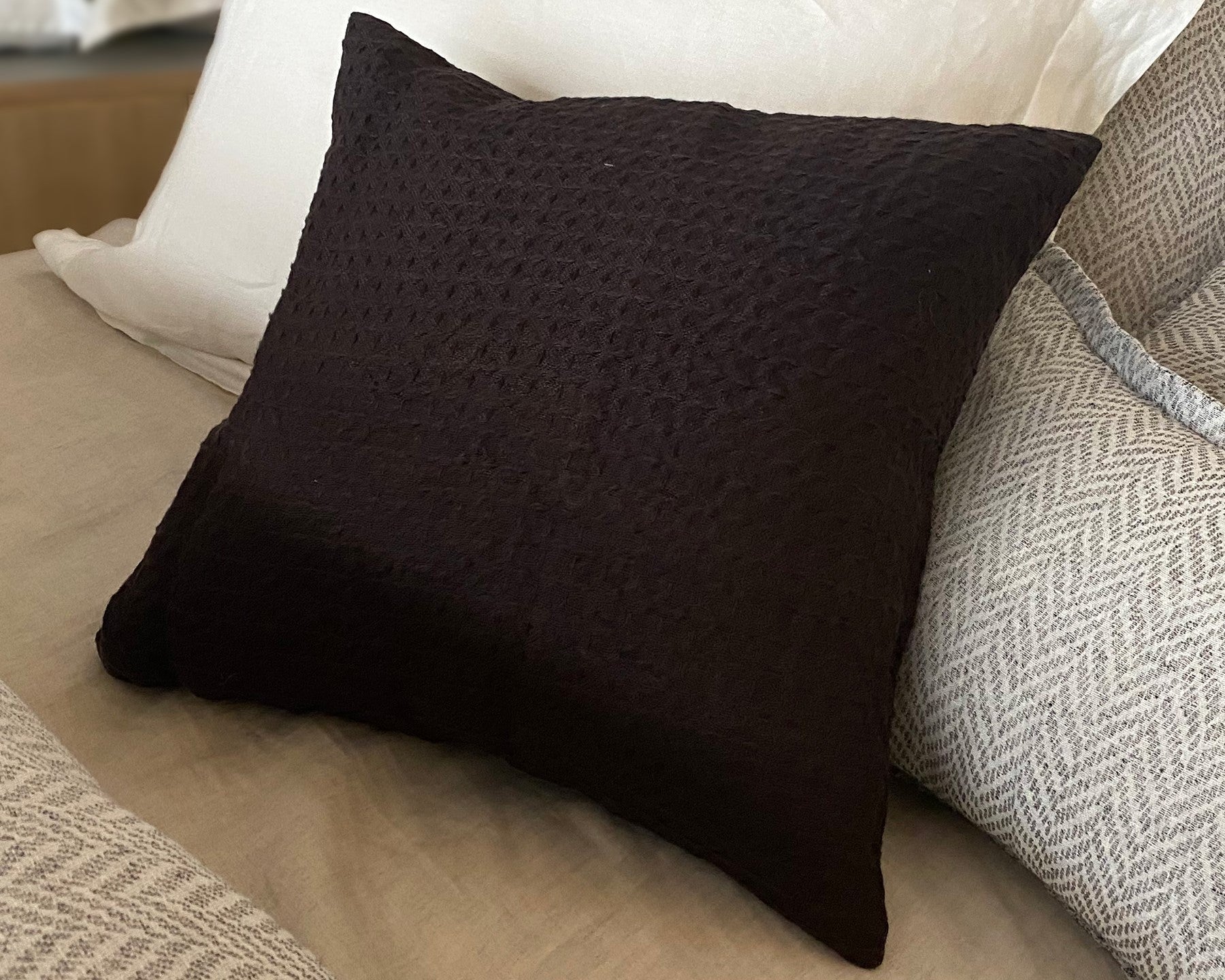 アウトレット】リネンワッフルクッションカバー ダークブラウン – kokiku